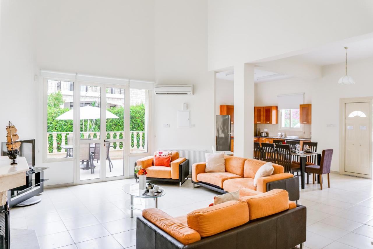 Villa Deja Blue By Ezoria Villas كورال باي المظهر الخارجي الصورة